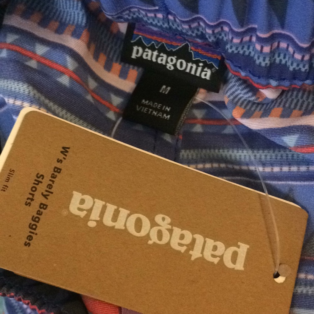 🔥Sale🔥Patagonia Barely Baggies Shorts - Picture 5 of 5